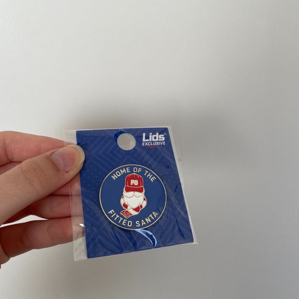 Lids Limited Edition Santa Pin - Picture 2 of 3